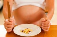 Kőbaltás kismama - Tényleg megvéd a magzatvédő vitamin?