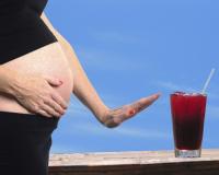 A terhesség elején egyáltalán ne igyon alkoholt a kismama