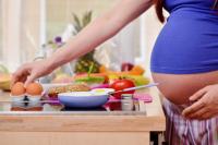 A kismamák kevesebb mint fele változtat az étrendjén a várandósság idején