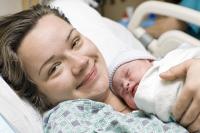 Az újszülöttek több mint felét nem szoptatják meg élete első órájában