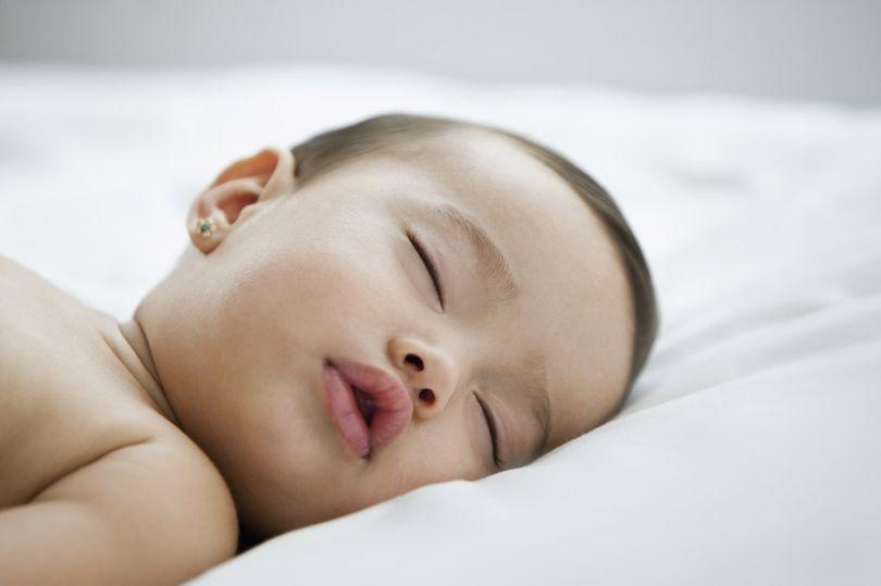 Hogyan segíts az újszülött babádnak, hogy jól aludjon: