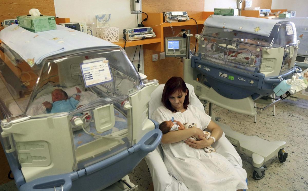 Hármas ikrek születtek Miskolcon! Az orvosok különleges ikerterhességről számoltak be! - Fotók a tündéri babákról