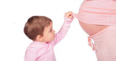 7 dolog, amit tudnod kell a terhességről egy totyogós mellett