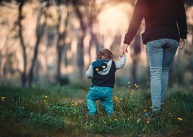 Gyermekek gyerekkor nélkül: 10 hiba, amit a mai szülők hajlamosak elkövetni!