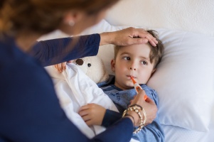 Koronavírus-járvány – Ha beteg lesz a gyermekem  - Gyermekorvosok szervezetei: ne vigyék rendelőbe a fertőzésgyanús gyermekeket!