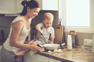 A pszichológus tanácsa: ne erőltessük a gyereket a házimunkák elvégzésére!