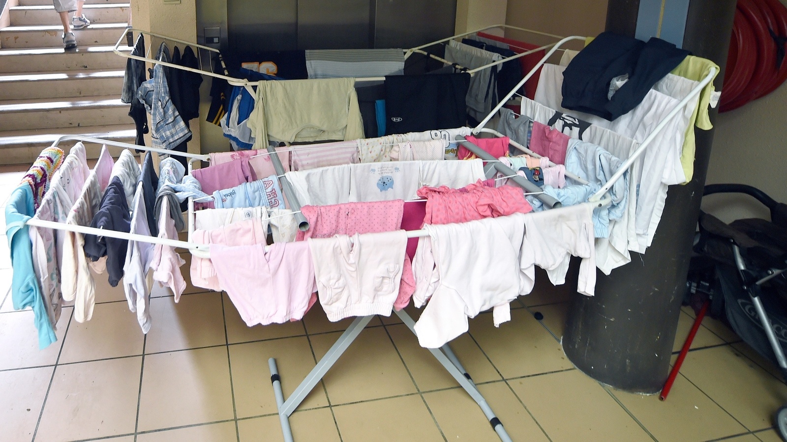 A szakemberek szerint ezért lehet veszélyes, ha a lakásban szárítod a ruhákat