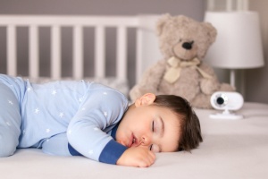 A tanulmányok szerint az intelligens gyerekek keveset alszanak és éjjel is felébrednek!
