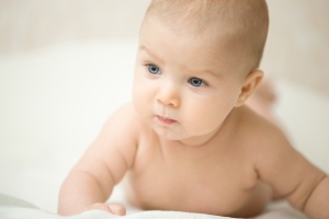 A gyermek első mosolyától az értelmes szavakig  - fejlődési mérföldkövek a kisbaba életében -  