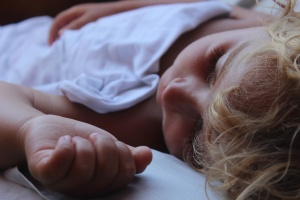 Tanítsd meg jól aludni a gyermeked! – Az alvásterapeuta gyakorlati tanácsai