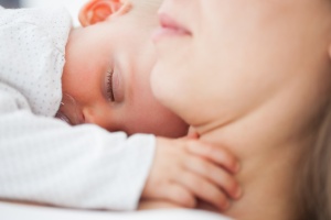 Az érintés befolyásolja a baba agyának fejlődését