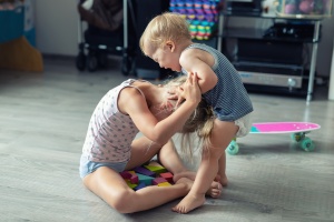 3 tanács a testvérféltékenység kezelésére - így segítheted anyaként a gyerekedet