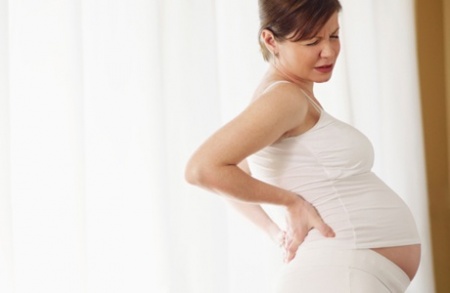 Hátfájás a terhesség alatt: ez segíthet